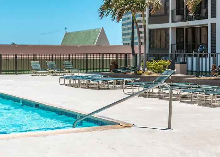 City & Ocean Views 1Br, Steps From Waikiki Beach & Free Parking!
